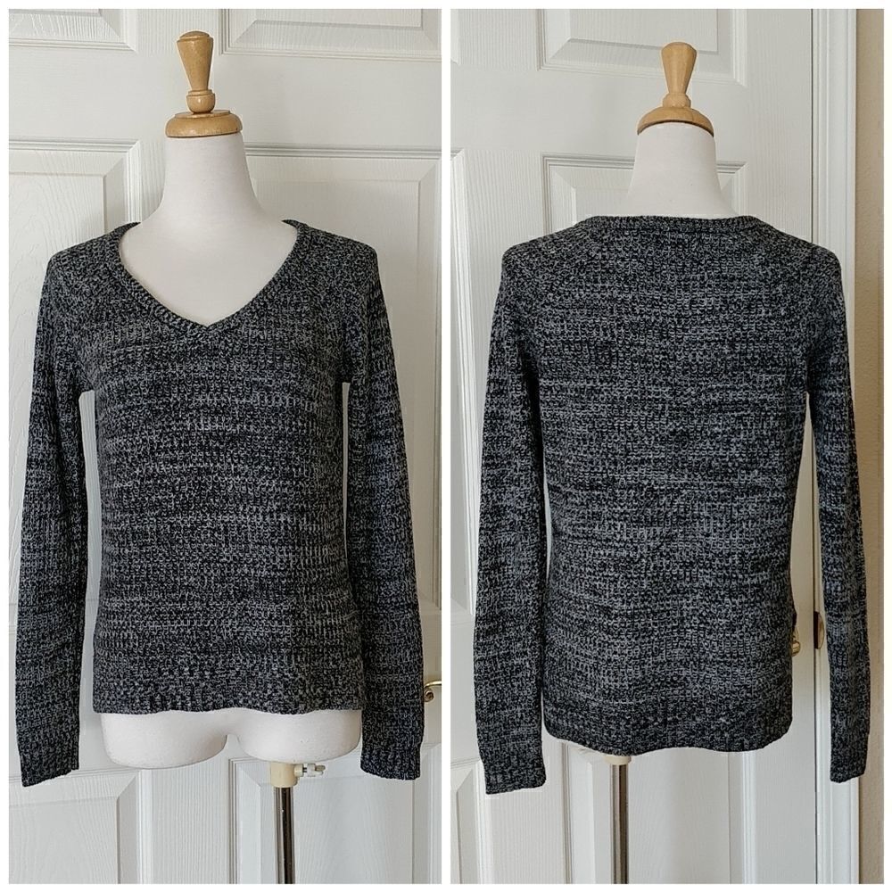 SO Heritage vented v-neck sweater sz S